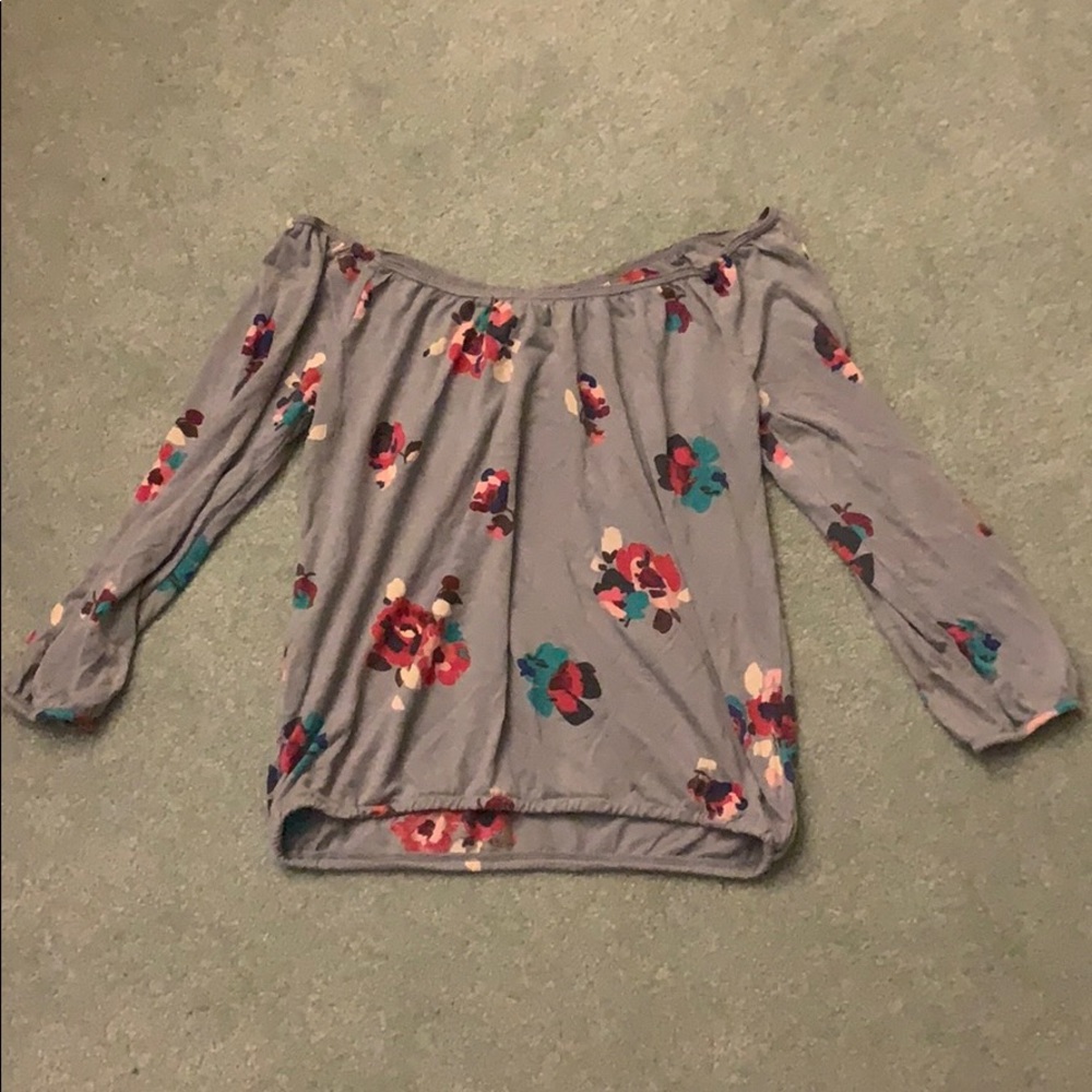 American Eagle - Gray floral wide neck top